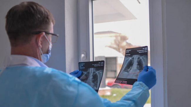 Me pamje nga objekti ku po trajtohen pacientët me COVID-19, Kastrati uron Ditën Kombëtare të Mjekëve