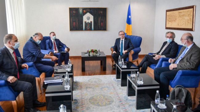 Kryeministri Hoti: Trendet janë stabile, mbesin në fuqi masat e njëjta kundër Covid-19