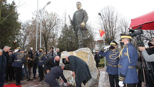 Në qytetin e Vitisë u bë zbulimi i shtatores së dëshmorit të kombit, Safet Rexhepi