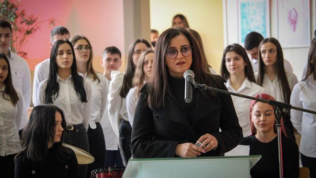 I përkulemi secilit mësimdhënës, veprimtar e aktivist, të palëkundur në luftën për të drejtën e shkollimit shqip