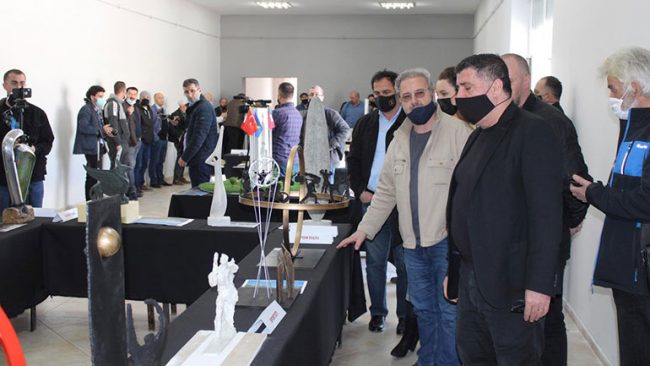 Në Gjilan hapet ekspozita e skulpturave monumentale