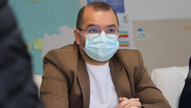 Ismajli: Numri i të infektuarve me Covid ka shënuar rënie ditëve të fundit, por sfidë mbetet vaksinimi