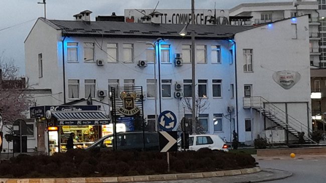 Ndriçimi i objektit të Komunës së Gjilanit me të kaltër, shënon Ditën Botërore të Autizmit
