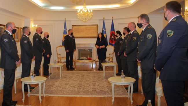 Presidentja Osmani priti në takim gjeneral Ramën dhe stafin e tij