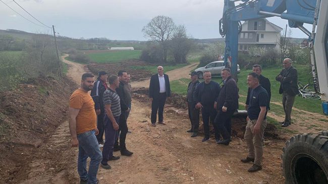 Haliti ka vizituar Sllatinën e Epërme ku kanë nisur punimet parapërgatitore për asfaltimin e një rruge