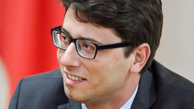 Sqarohet ministri Murati për vendimin e djeshëm për shtesat e ndara për skemat sociale dhe pensionale