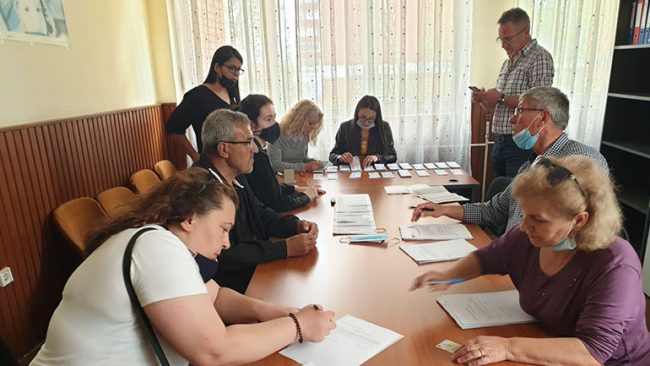Komuna e Kamenicës shpërndanë kuponë në vlerë 60 dhe 70 euro për familjet me asistencë sociale