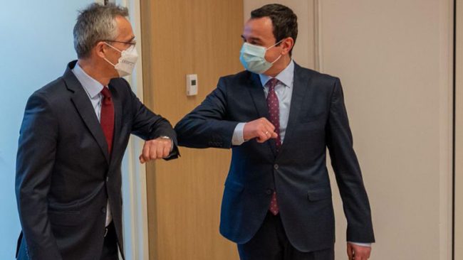 Kryeministri Kurti u prit në takim nga Sekretari i Përgjithshëm i NATO-s, Jens Stoltenberg