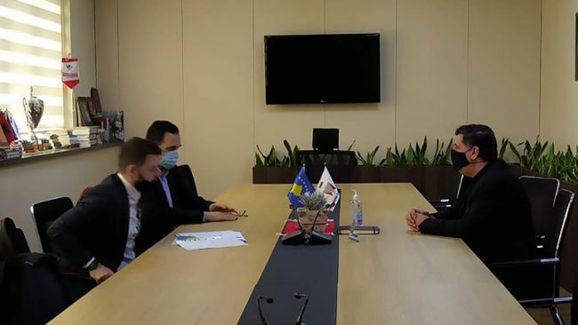Gjilani nënshkruan memorandum mirëkuptimi me UBT për digjitalizimin e lejeve të ndërtimit