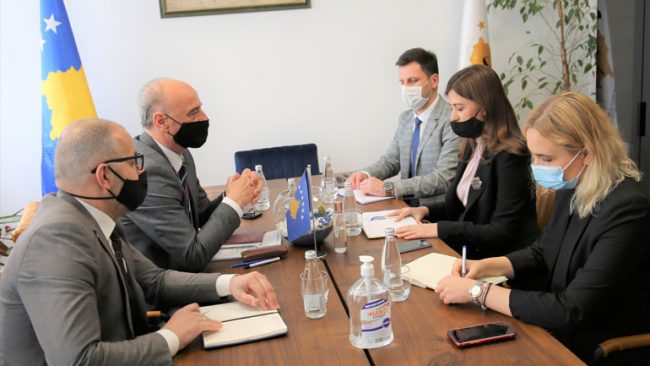Kryesuesi Maloku priti në takim Ministren Haxhiu