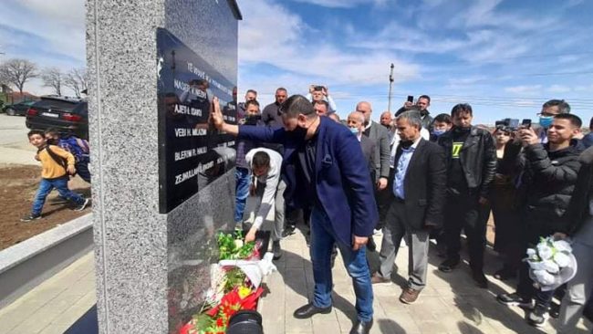 Në Velekincë të Gjilanit inaugurohet pllaka përkujtimore e pesë martirëve të luftës së fundit