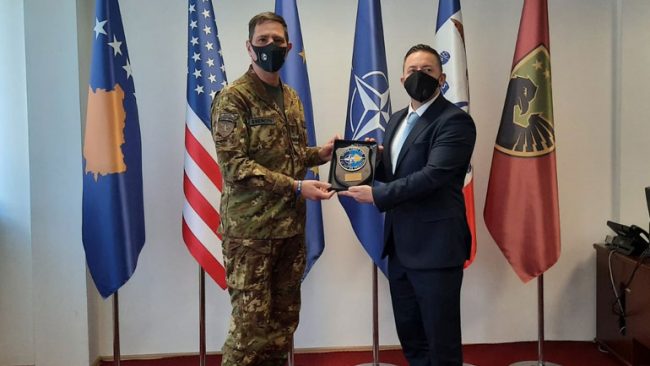 Ministri Mehaj priti në vizitë komandantin e KFOR-it, gjeneral major Franco Federici