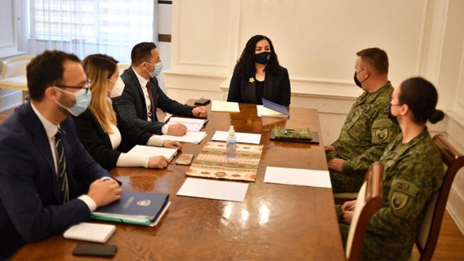 Presidentja takoi Ministrin e Mbrojtjes dhe Komandantin e FSK-së