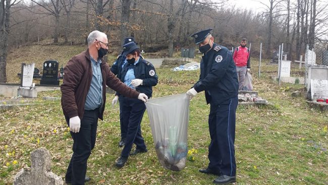 Pastrohet ambienti në varrezat kroate dhe rreth kishës katolike në Letnicë