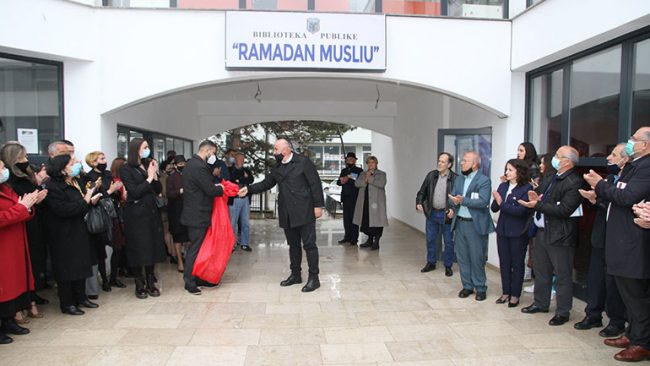 Biblioteka Publike e Qytetit në Viti emërtohet “Ramadan Musliu“