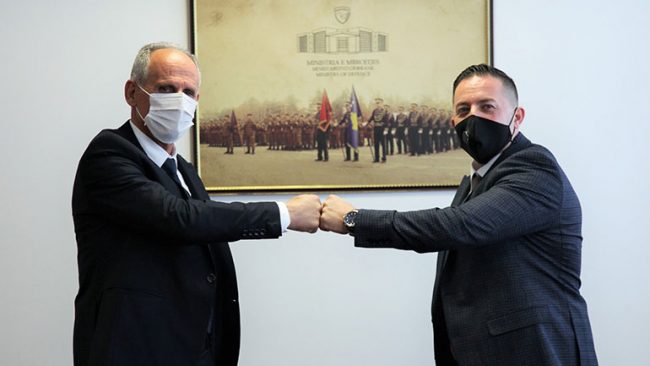Shemsi Syla pranon detyrën e zëvendësministrit në Ministrinë e Mbrojtjes
