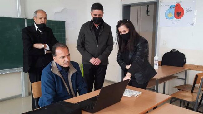 Kurteshi-Emini: Pavarësisht vështirësive, mësimdhënësit po bëjnë përpjekje të jashtëzakonshme për të arritur objektivin