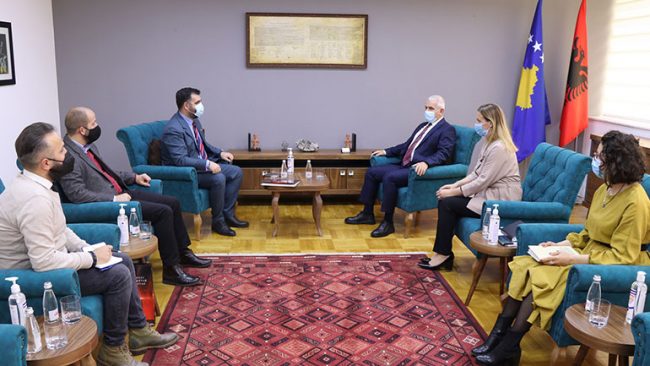 Ministri Sveçla priti në takim kryetarin e Këshillit Kombëtar Shqiptar në Luginën e Preshevës