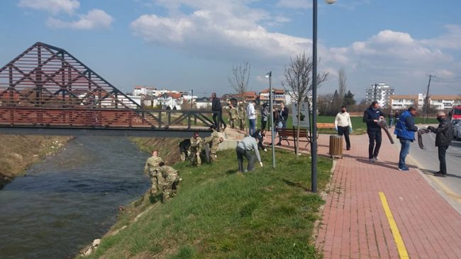 Në Viti ka nisur aksioni i pastrimit