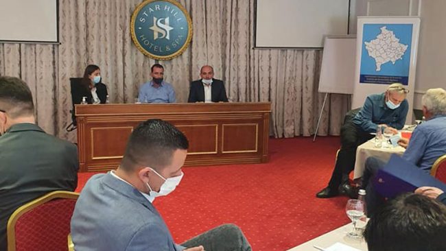 Komunat kundërshtojnë heqjen e kushtëzimit për regjistrimin e automjeteve me pagesën e tatimit në pronë