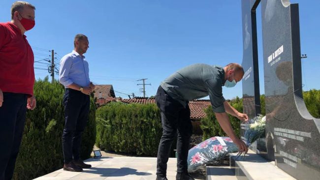 Përkujtohen dëshmorët Asllan Thaqi, Ismajl Ismajli dhe Selver e Emin Kryeziu