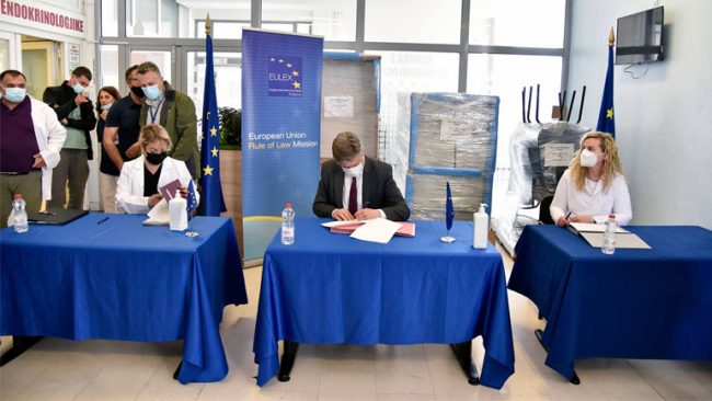 EULEX dhuron një donacion për QKUK-në