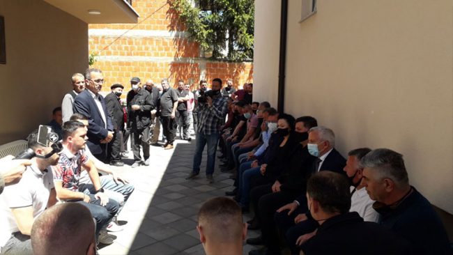 Haziri e Minxhozi qëndrojnë për vizitë ngushëlluese në familjen Haliti