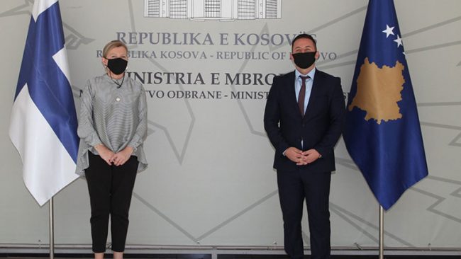 Biseduan për fuqizimin e bashkëpunimit dypalësh me theks në fushën e sigurisë dhe mbrojtjes