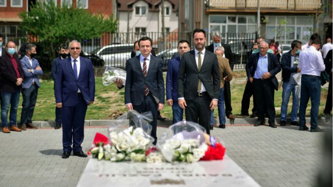 Kurti: Brezat e tjerë të veprimtarëve shqiptarë do të vazhdojnë të frymëzohen nga vepra e Bahri Fazliut