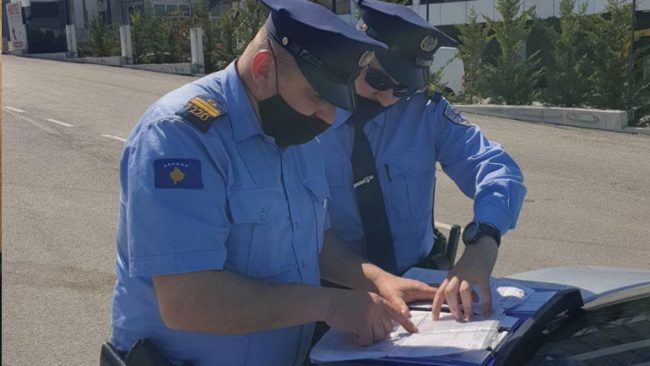 Policia brenda 24 orëve shqipton gati 3 mijë gjoba në bazë të ligjit Covid-19