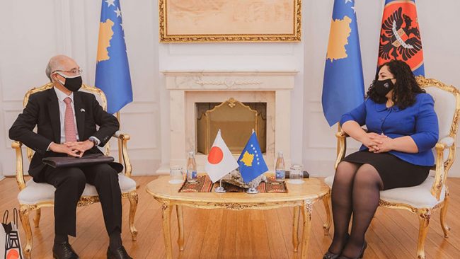 Presidentja e Kosovës, Vjosa Osmani, priti në takim ambasadorin e Japonisë Akira Mizutani