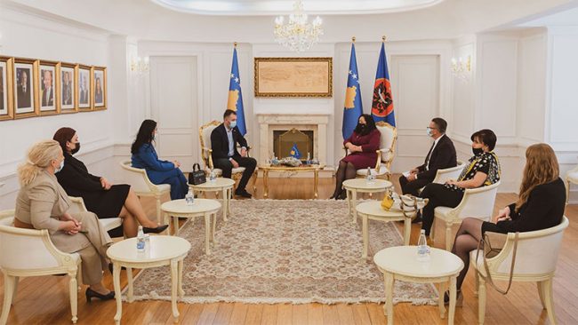 Sindikata e Infermierëve kërkon mbështetje institucionale për plotësimin e kërkesave të tyre