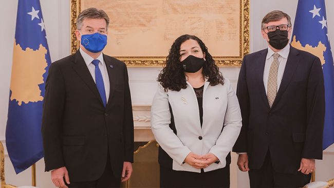 Presidentja Osmani takohet me Palmer dhe Lajçak