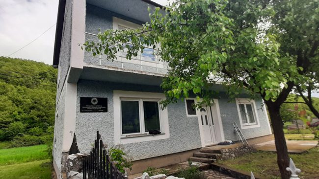 Vendoset pllaka “Shtëpia Bazë e UÇPMB-së” në shtëpinë e Ymer Latifit në Pogragjë të Gjilanit
