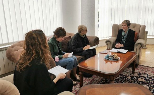 Kryetarja e Preshevës pret në takim delegacionin nga Komiteti i Helsinkit për të drejtat e njeriut