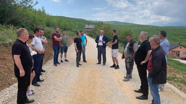 Asfaltohen rrugë të lagjeve në lokalitete të ndryshme të komunës së Vitisë