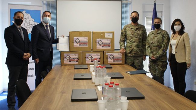 Ambasada e Shteteve të Bashkuara dhuron teste rapide Atigjen për komunat e Kosovës
