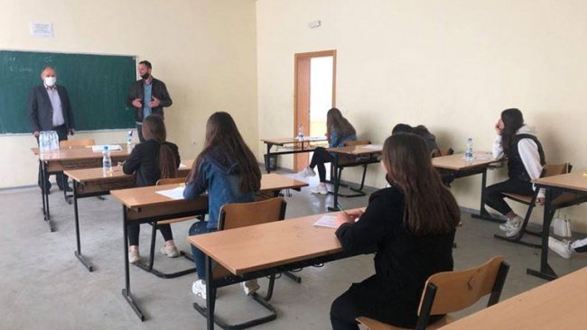 690 nxënës të klasave të nënta i janë nënshtruar testit të arritshmërisë në komunën e Vitisë