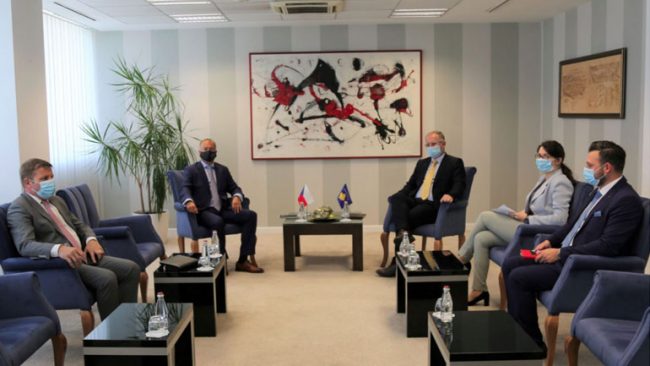 Zëvendëskryeministri Bislimi priti në takim ambasadorin e Republikës së Çekisë, z. Bilek