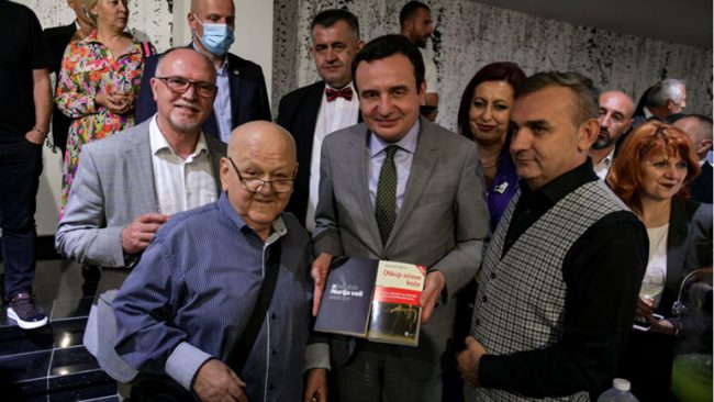 Kryeministri Kurti mori pjesë në ceremoninë e ndarjes së Çmimit për letërsi “Ali Podrimja”