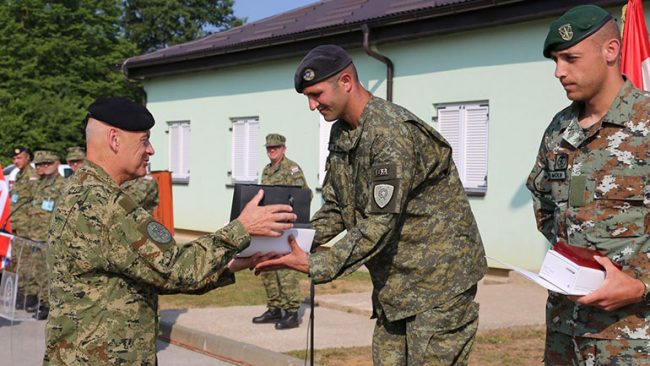Pjesëtari i FSK-së, rrëmben vendin e parë në garën ndërkombëtare “Ushtari më i mirë” në Kroaci
