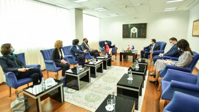 Kurti priti ambasadoren franceze, Marie-Christine Butel dhe delegacionin e Agjencisë Franceze për Zhvillim
