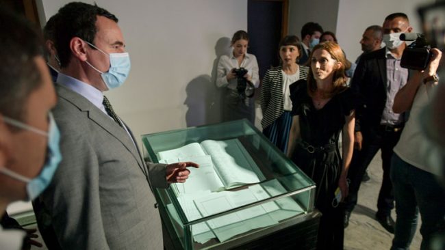 Kryeministri Kurti mori pjesë në promovimin e Katalogut të Ekspozitës Arkeologjike të Muzeut Kombëtar të Kosovës