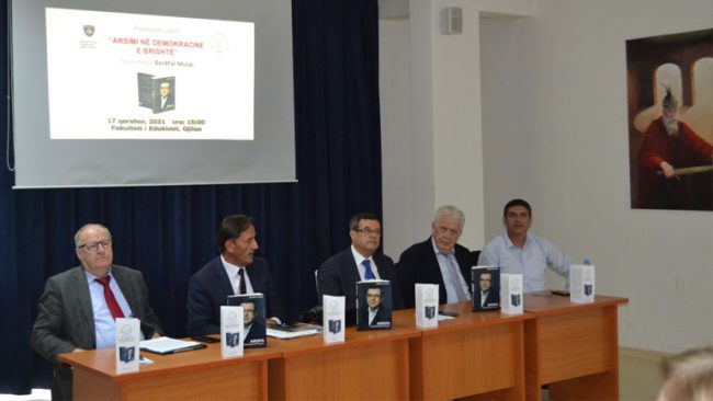 Në UKZ u promovua libri “Arsimi në demokracinë e brishtë” i autorit Prof. Dr. Bardhyl Musai
