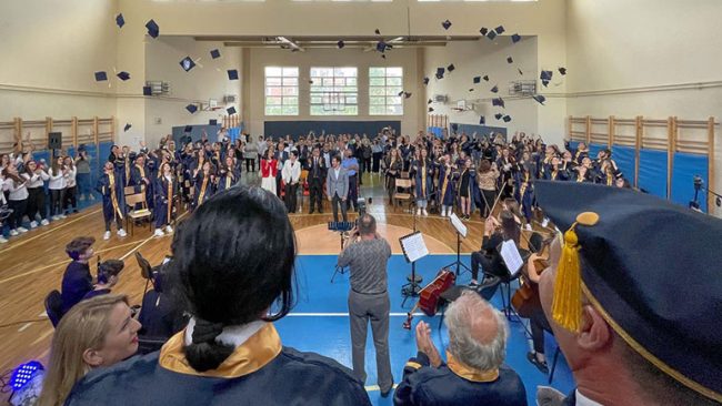 Diplomojnë maturantët e dy shkollave të Gjilanit