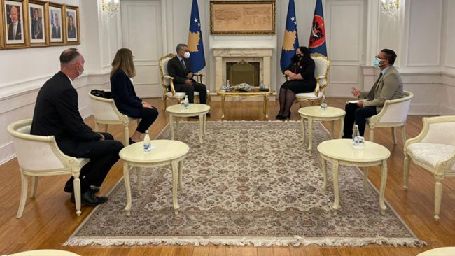 Presidentja Osmani priti në takim lamtumirës shefin e Zyrës së UNICEF-it në Kosovë, Murat Sahin