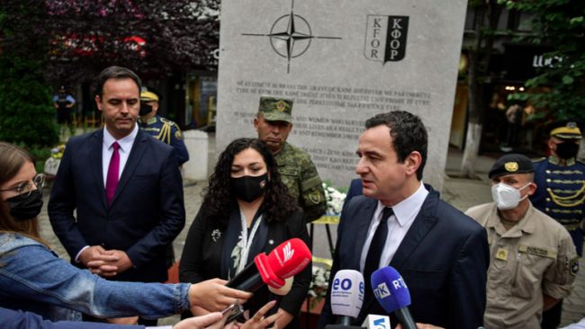 Nderohen ushtarët e NATO-s të rënë në ndërhyrjen ushtarake për ndaljen e gjenocidit mbi popullin shqiptar