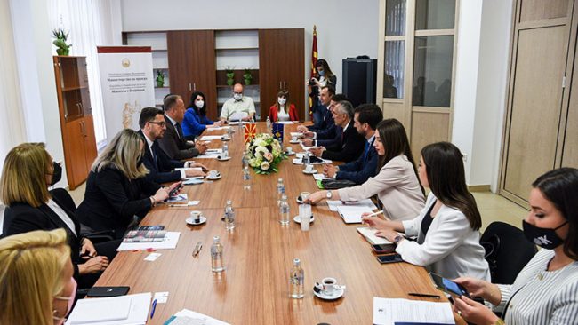OAK zhvillon takime me Institucionet në Maqedoninë e Veriut