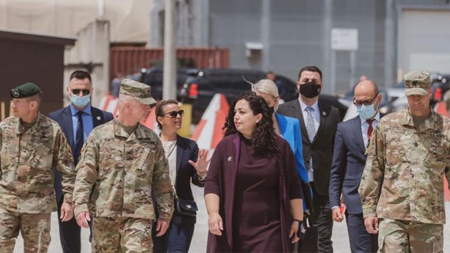 Presidentja Osmani ka vizituar kampin e ushtrisë amerikane “Bondsteel”