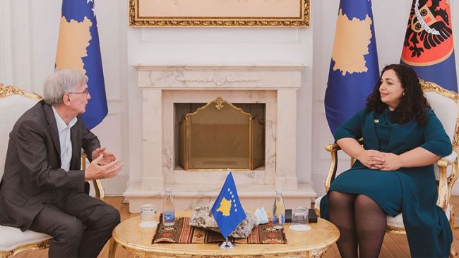 Presidentja Osmani priti historianin Jusuf Buxhovi